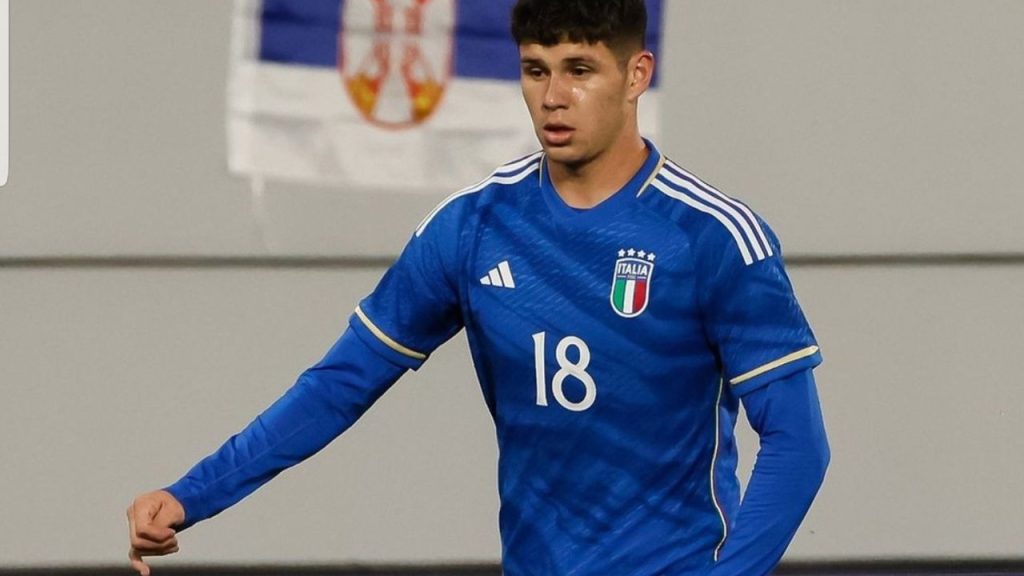 Meia Bruno Zapelli em lance de jogo da Seleção Italiana Sub-21