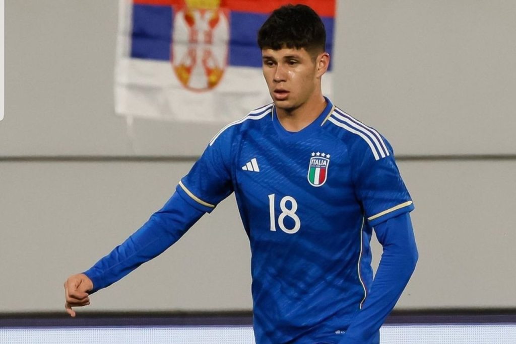 Meia Bruno Zapelli em lance de jogo da Seleção Italiana Sub-21