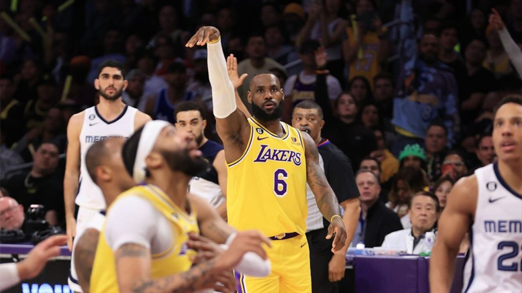 LeBron James em jogo dos Los Angeles Lakers