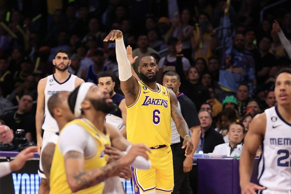 LeBron James em jogo dos Los Angeles Lakers