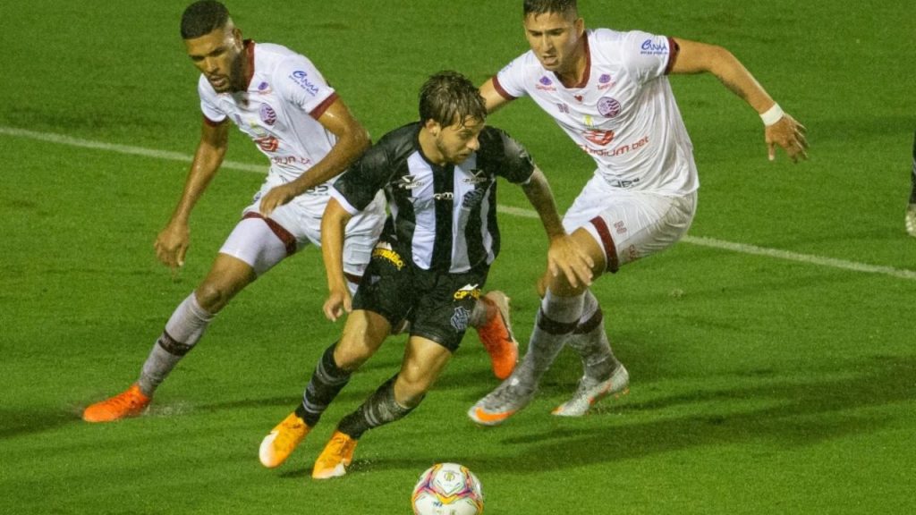 Lance do jogo Náutico x Figueirense na Série B 2020