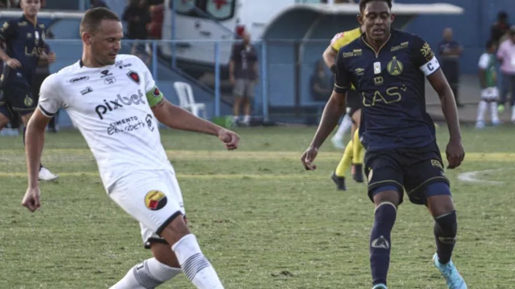 Lance do jogo Botafogo-PB x Aparecidense na Série C 2022