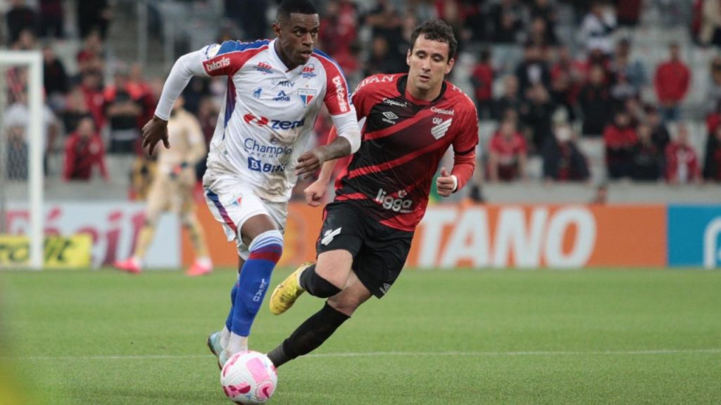 Fortaleza x Athletico-PR: Lance do jogo Athletico-PR x Fortaleza no Brasileirão
