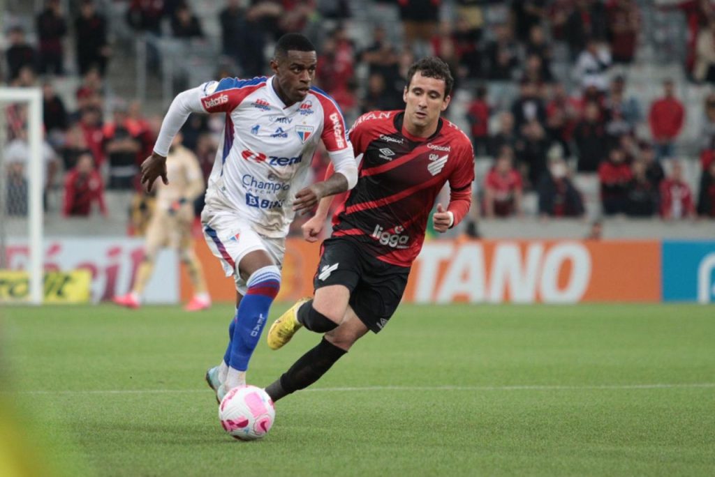 Fortaleza x Athletico-PR: Lance do jogo Athletico-PR x Fortaleza no Brasileirão