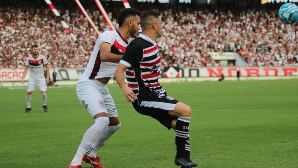 Campinense x Santa Cruz: Lance do jogo Santa Cruz x Campinense na Série D 2023