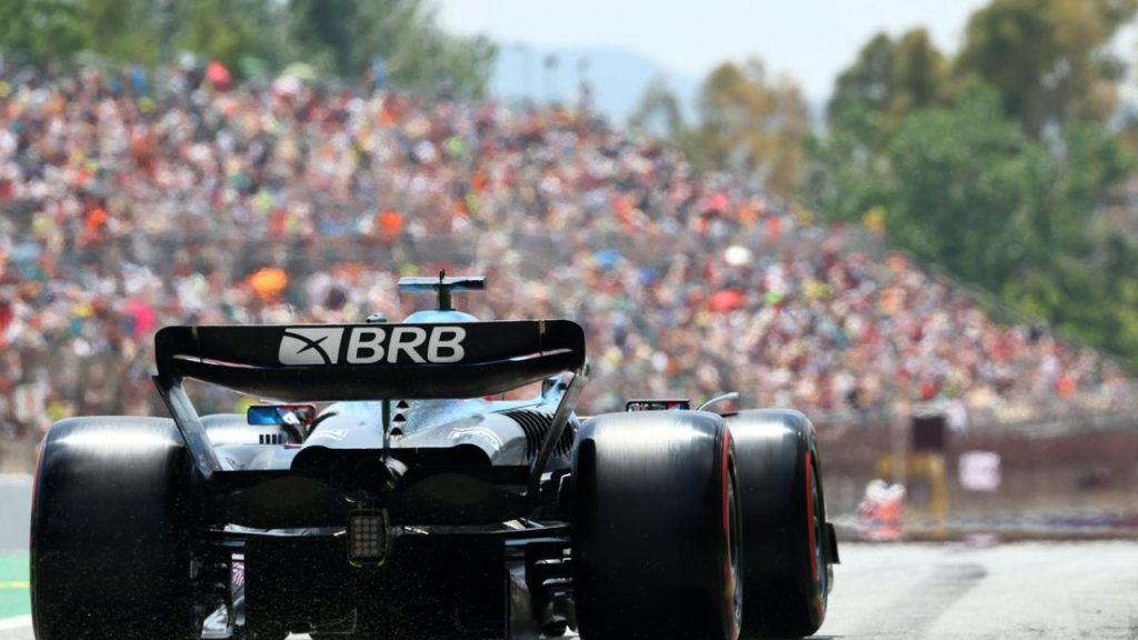Carro da Alpine no GP da Bélgica com grafismo do Banco BRB