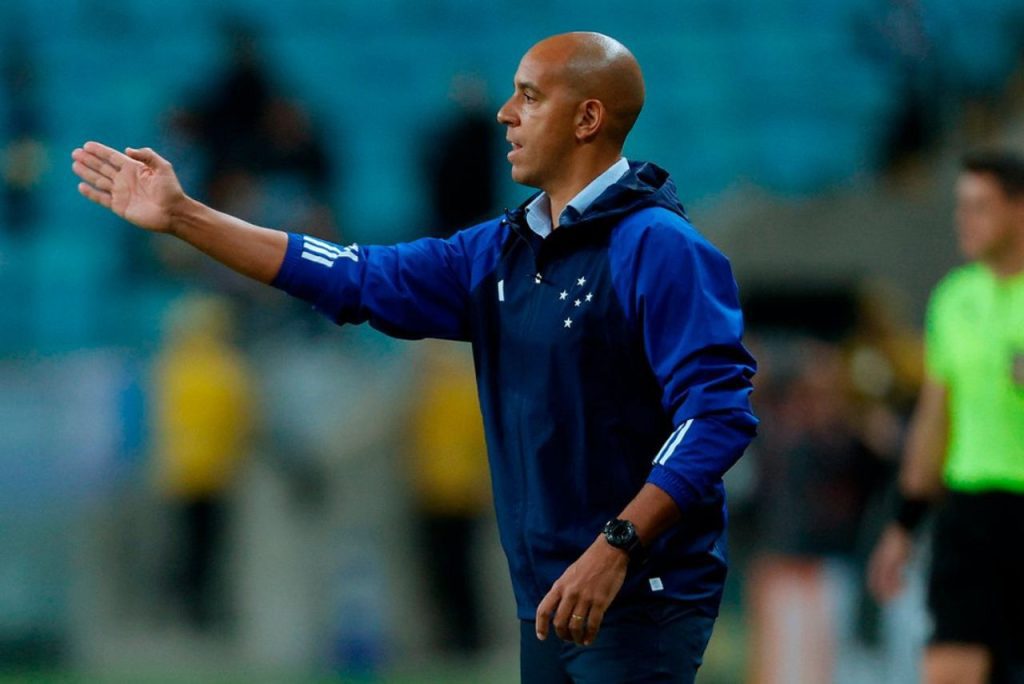 Treinador Pepa em jogo do Cruzeiro