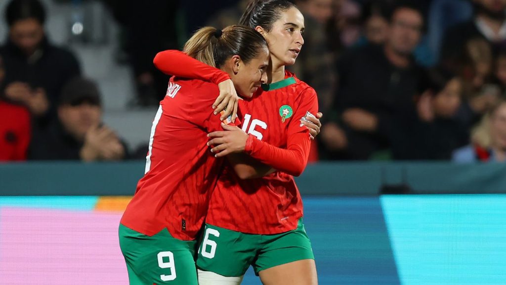 Jraïdi e Lahmari comemoram gol do Marrocos contra a Colômbia na Copa do Mundo Feminina 2023