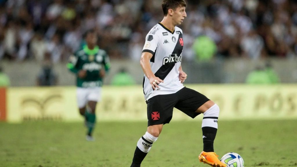 Meia Matías Galarza em jogo do Vasco da Gama