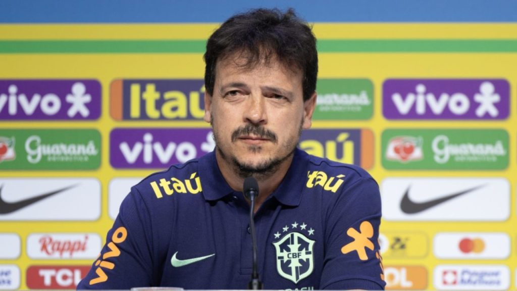 Treinador Fernando Diniz em convocação da Seleção Brasileira