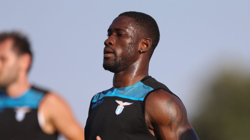 Zagueiro Bastos em treino da Lazio