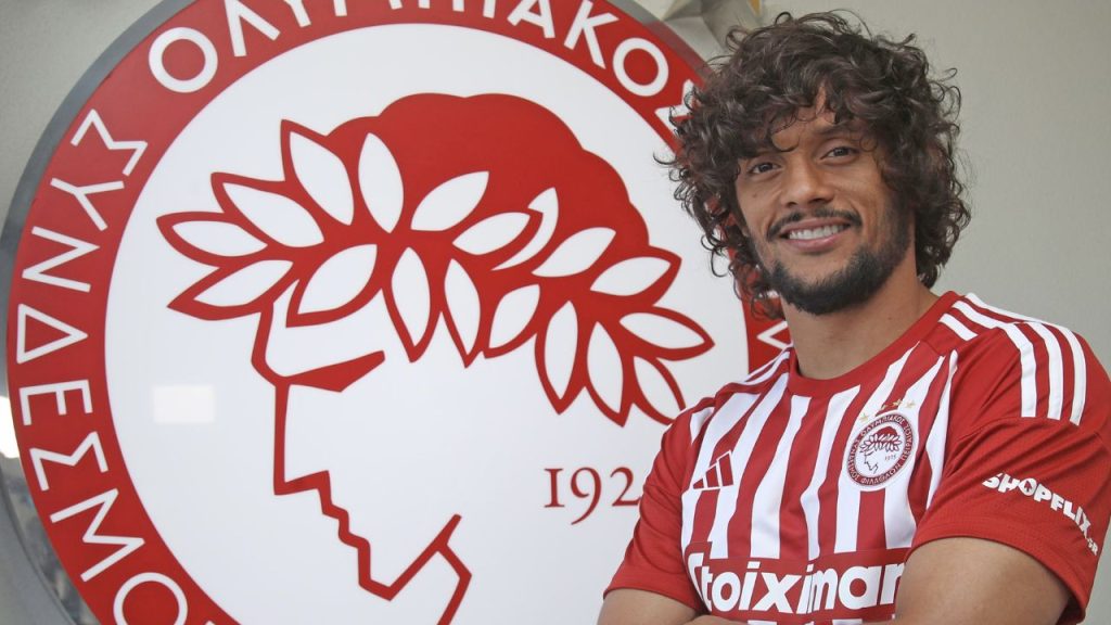 Gustavo Scarpa em apresentação no Olympiacos