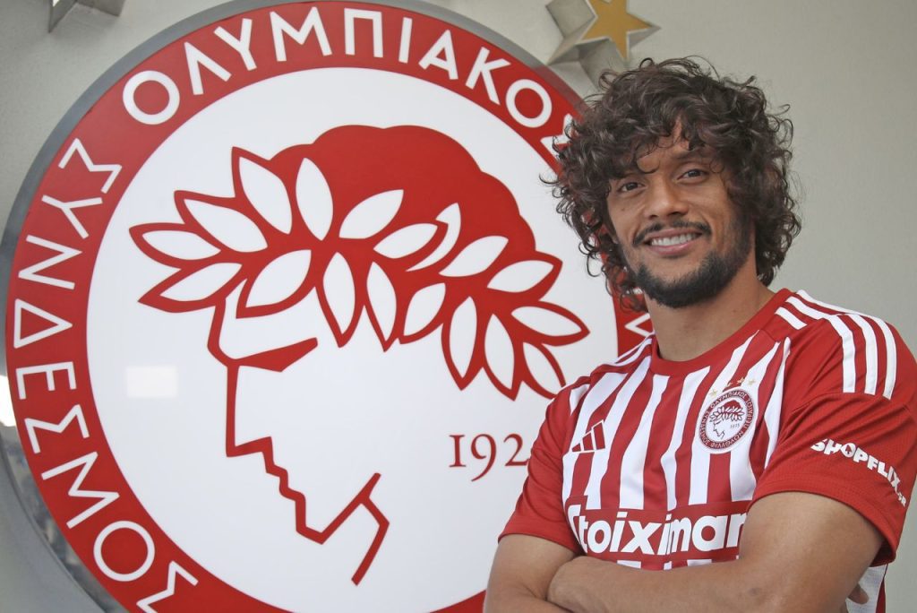 Gustavo Scarpa em apresentação no Olympiacos