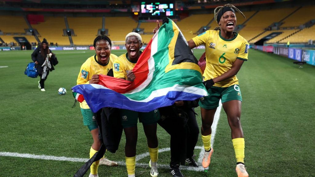 Jogadoras da África do Sul comemoram vitória sobre a Itália na Copa do Mundo Feminina