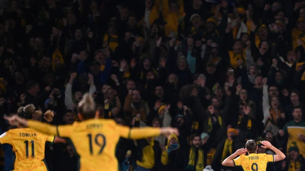 Caitlin Ford e jogadoras da Seleção Australiana com a torcida na Copa do Mundo Feminina de 2023