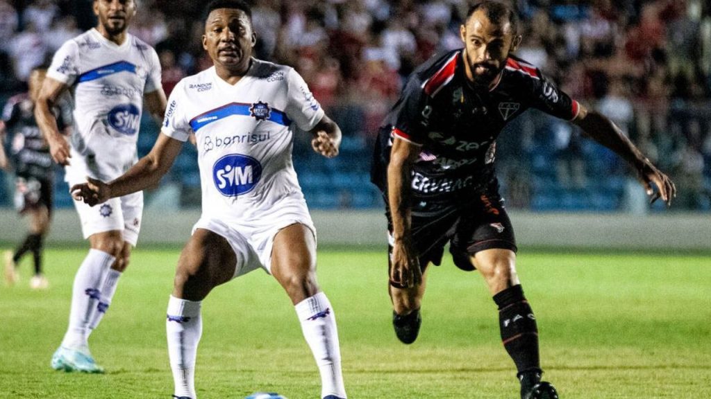 Lincoln, do Ferroviário, em jogo contra o Caxias na semifinal da Série D 2023