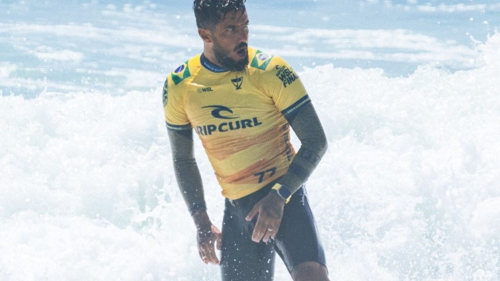 Surfista Filipe Toledo em etapa da WSL 2023