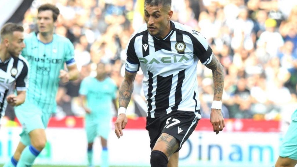 Meia Roberto Pereyra em jogo da Udinese em 2022