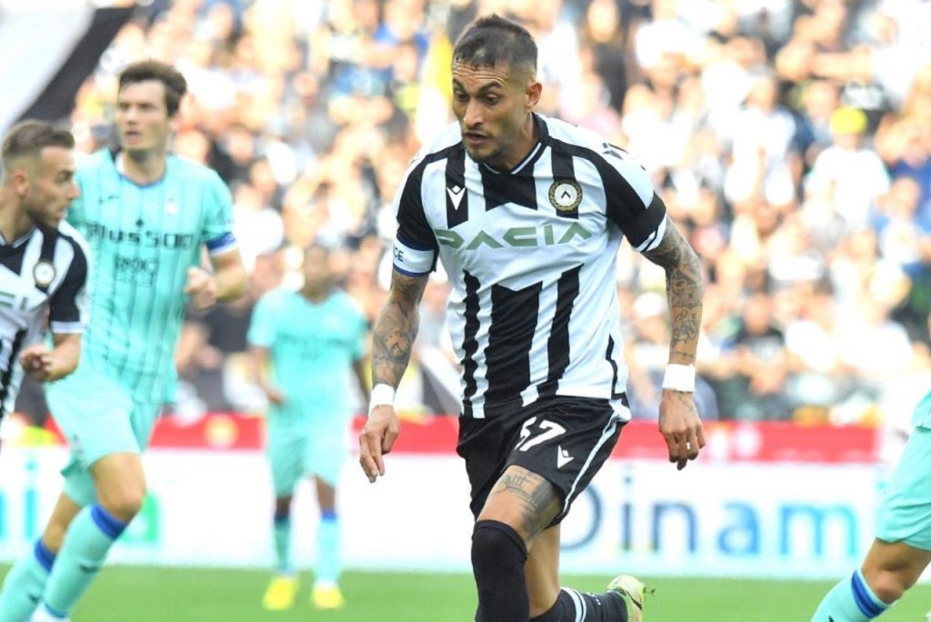 Meia Roberto Pereyra em jogo da Udinese em 2022