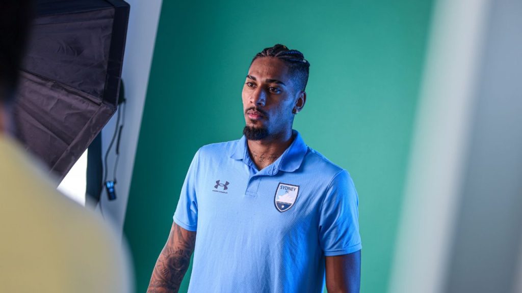 Fábio Gomes em sessão de fotos no Sydney FC