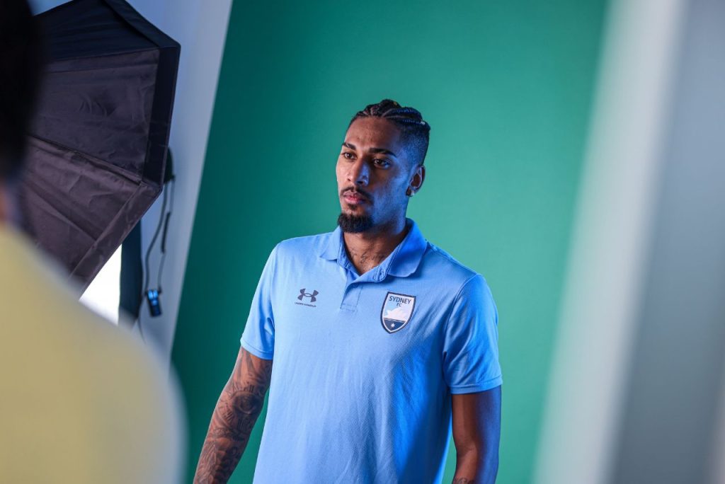 Fábio Gomes em sessão de fotos no Sydney FC