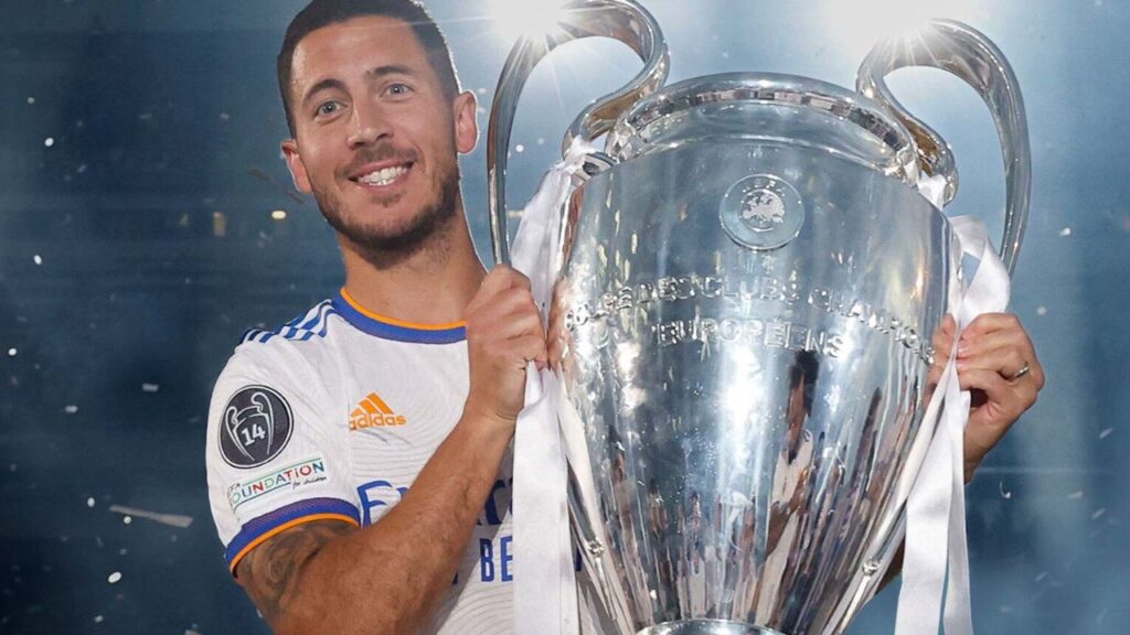 Meia Eden Hazard, do Real Madrid, com troféu da Champions League