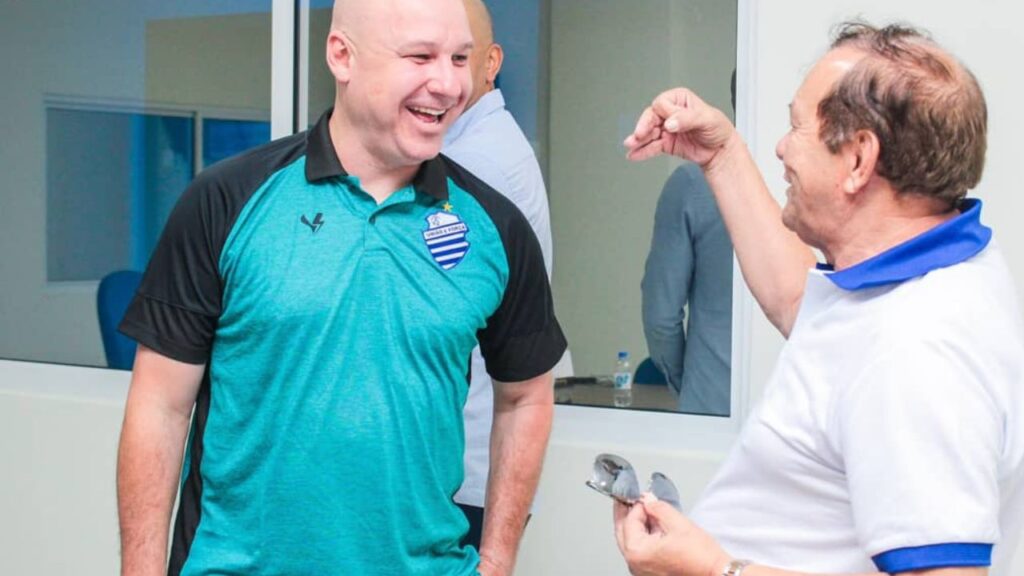 Treinador Rogério Corrêa e presidente do CSA, Rafael Tenório