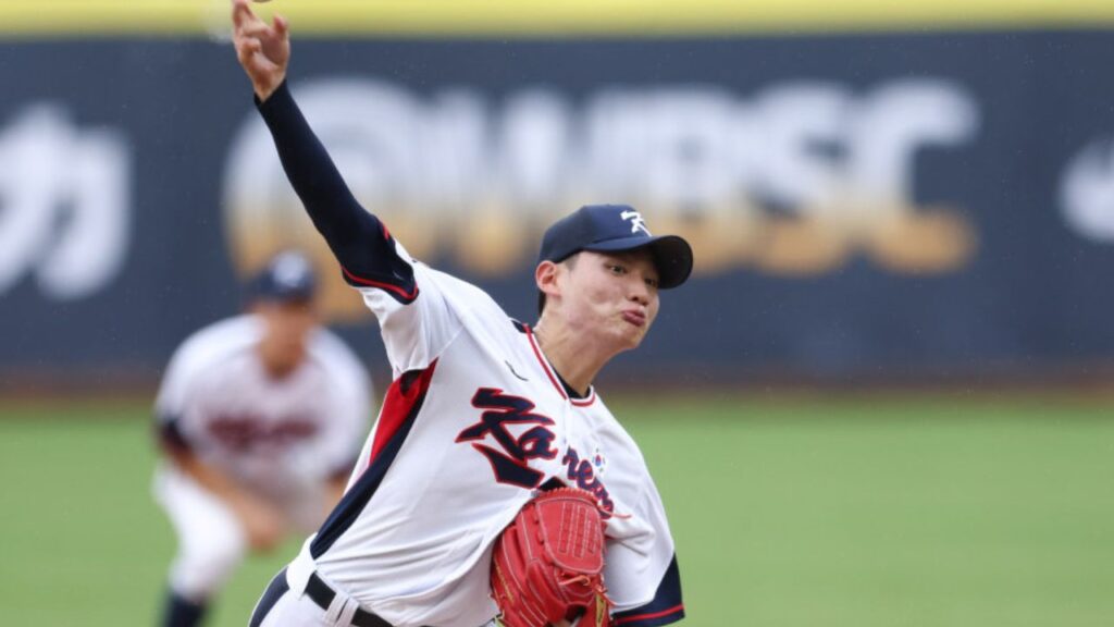 Jogos Olímpicos: Jogador da Seleção Sul-Coreana de Beisebol arremessando bola