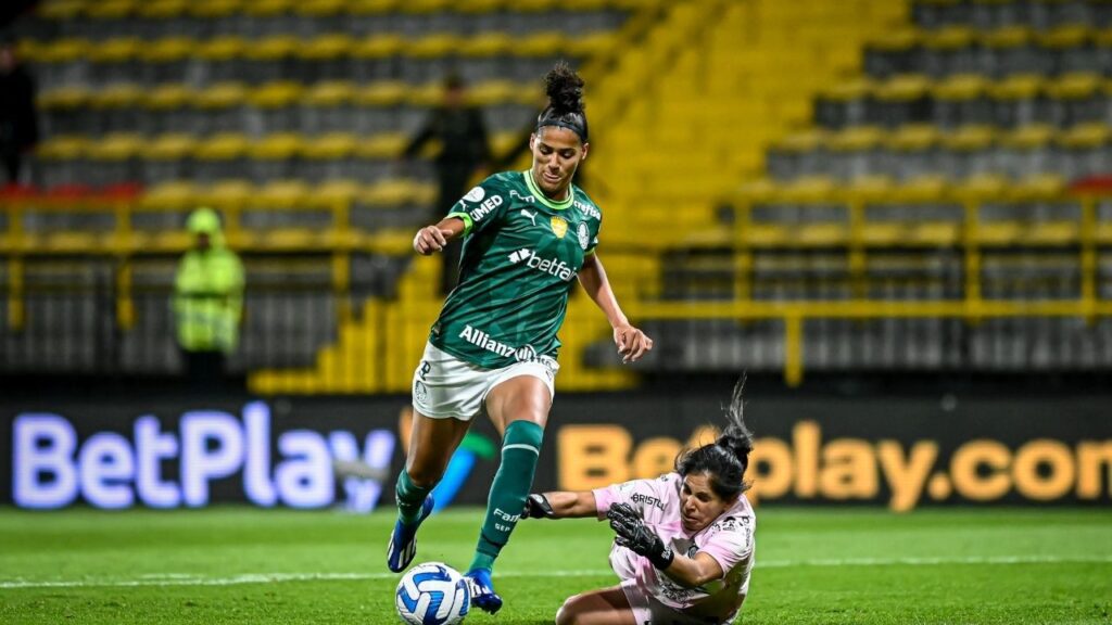 Lance do jogo entre Palmeiras e Olimpia nas quartas de Final da Libertadores Feminina