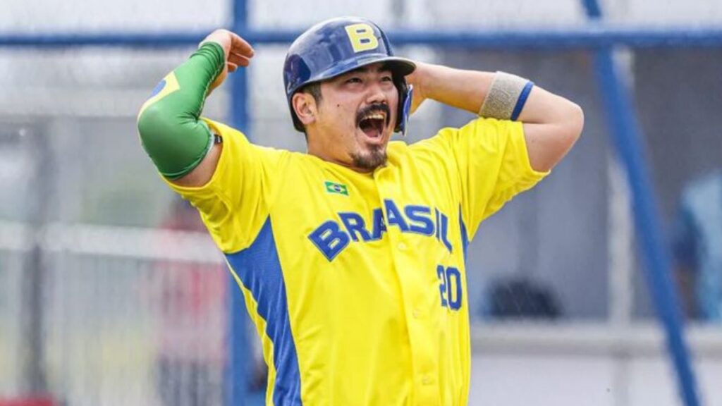 Salomon Koba em jogo da Seleção Brasileira de Beisebol no Pan-Americano Santiago 2023