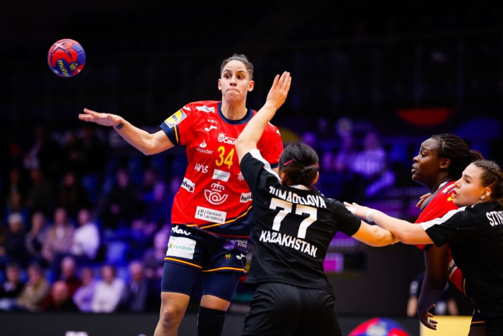 Lance do jogo Espanha x Cazaquistão no Mundial de Handebol