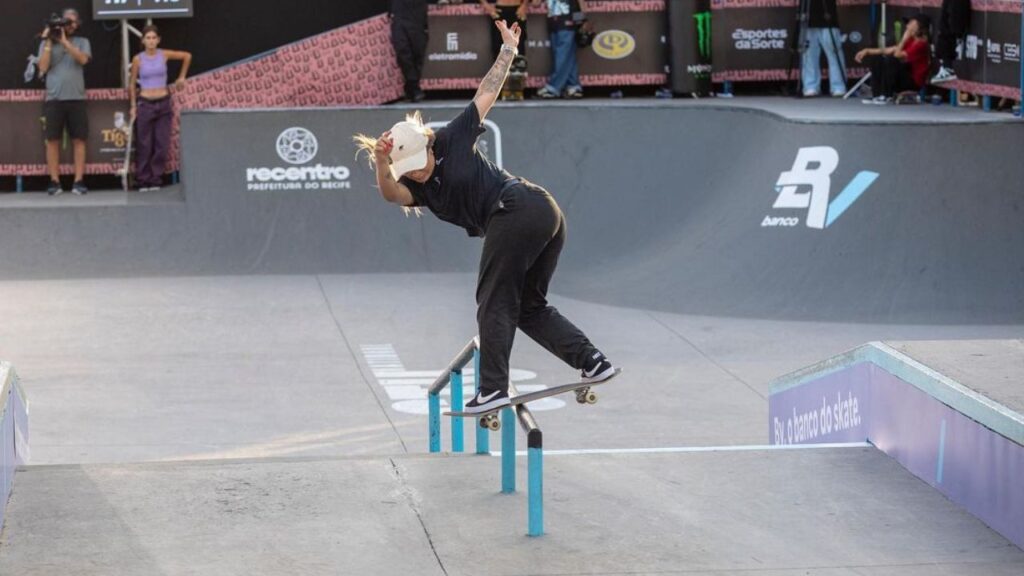 Skatista Pâmela Rosa em prova do skate street no STU Recife 2023