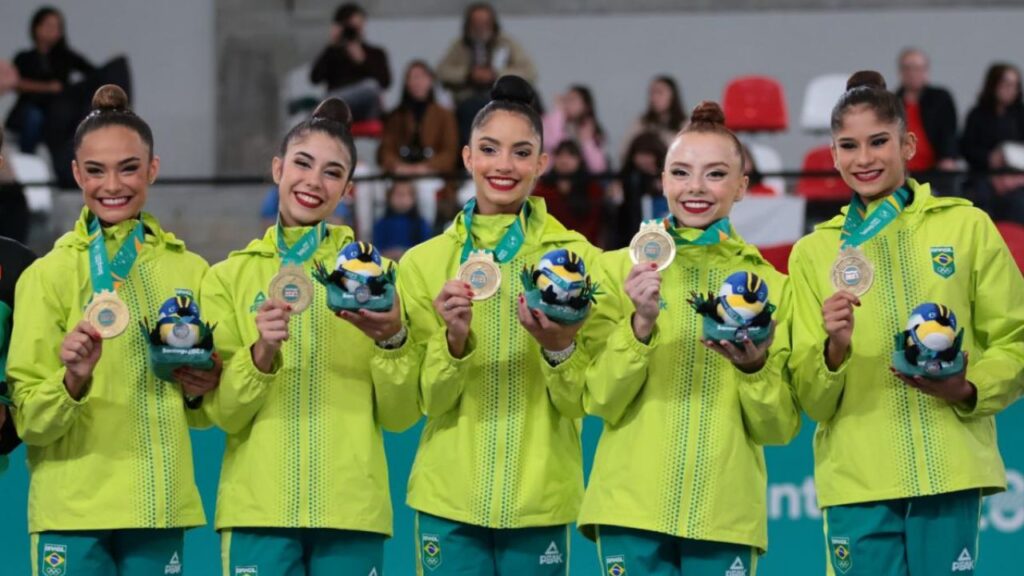 Seleção Brasileira de Ginástica Rítmica com medalha de ouro no Pan-Americano Santiago 2023