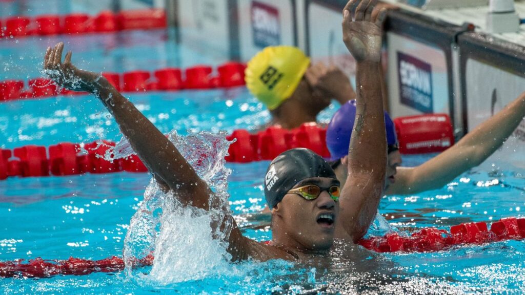 Talisson Glock na piscina em prova da natação no Parapan Santiago 2023