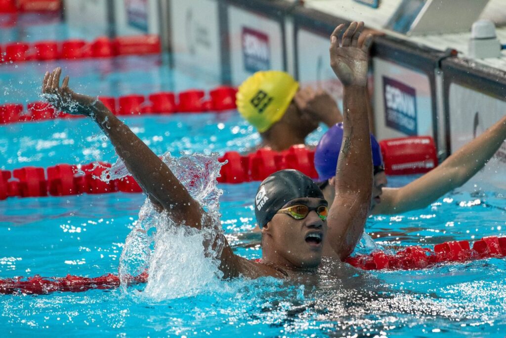 Talisson Glock na piscina em prova da natação no Parapan Santiago 2023