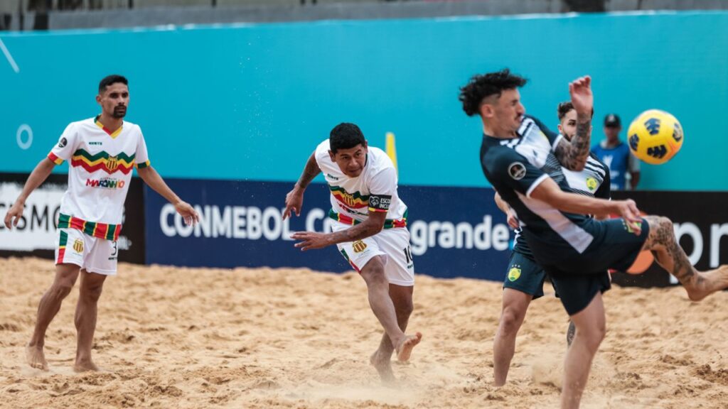 Datinha em jogo Sampaio Corrêa x Sportivo Cerrito na Libertadores de Beach Soccer