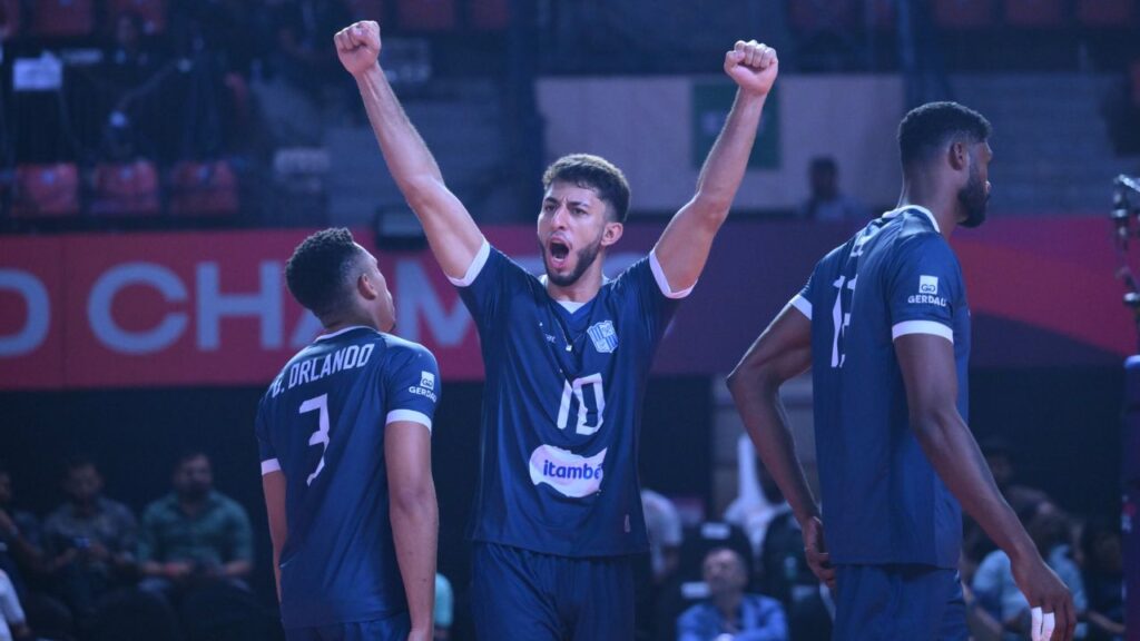 Marcus Coelho comemora em jogo Itambé Minas x Ahmedabad Defenders no Mundial de Clubes de Vôlei