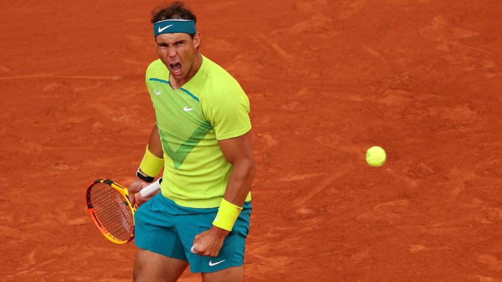 Rafael Nadal comemora vitória em jogo de Roland Garros 2022