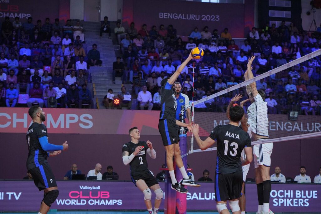 Ataque turco no jogo Sada Cruzeiro x Halkbank Kulübü no Mundial de Clubes de Vôlei