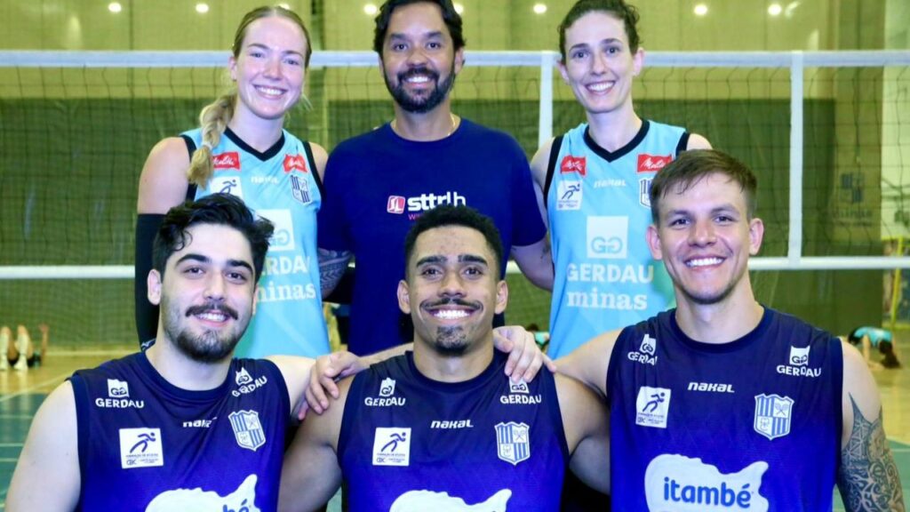 William Arjona e levantadores dos times adultos do Minas Tênis Clube