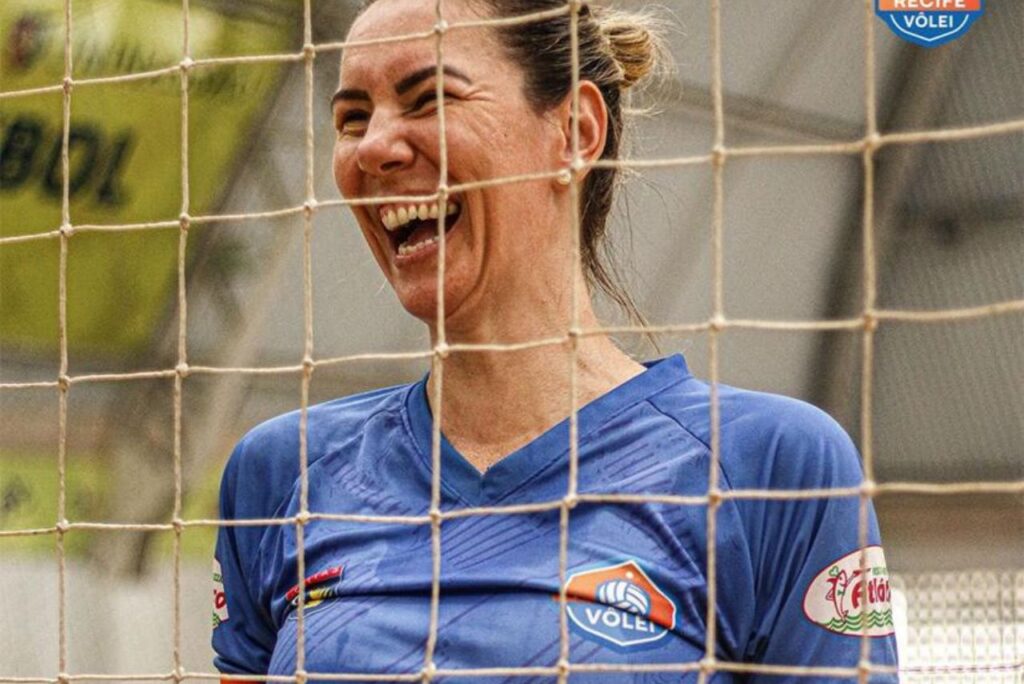 Fabíola, levantadora ex-Seleção Brasileira, defenderá o Recife Vôlei em 2024