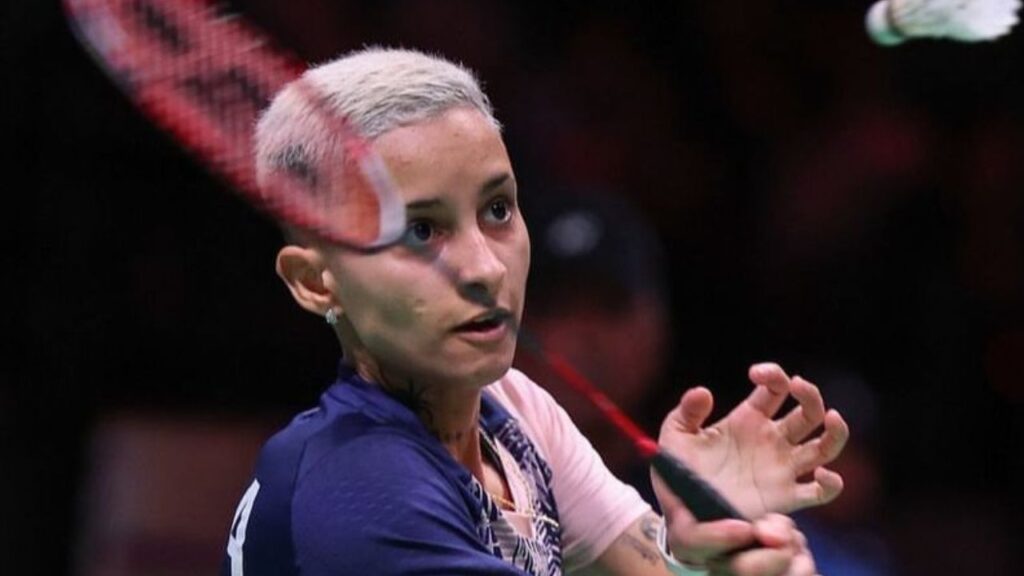 Sania Lima, destaque brasileiro do badminton, sofre lesão grave.